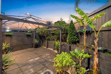 Photo of property in 1/1a Halsey Road, Manurewa, Auckland, 2102