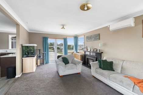 Photo of property in 2 Quinn Road, Levin, 5510