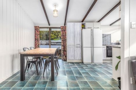 Photo of property in 220 Main Road South, Raumati South, Paraparaumu, 5032