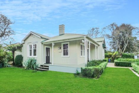 Photo of property in 24 Graham Avenue, Te Atatu Peninsula, Auckland, 0610