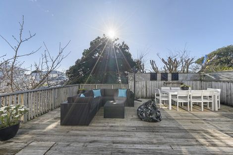 Photo of property in 59 Gilbert Street, New Plymouth, 4310