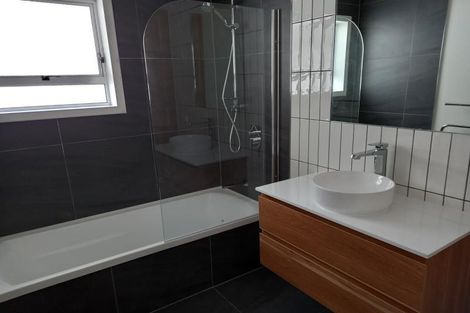 Photo of property in 10 Waterloo Place, Westown, New Plymouth, 4310