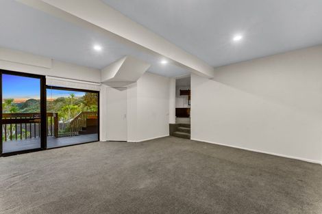 Photo of property in 2/102 Queen Street, Northcote Point, Auckland, 0627