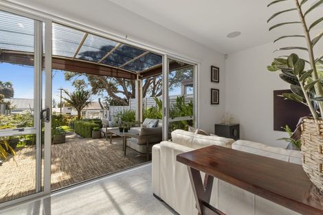 Photo of property in 250c Courtenay Street, Strandon, New Plymouth, 4312