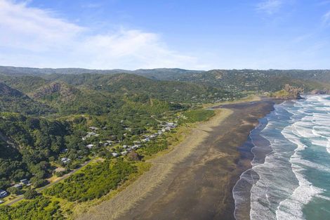 Photo of property in 36 North Piha Road, Piha, 0772