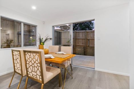 Photo of property in 7d Maroubra Place, Botany Downs, Auckland, 2010