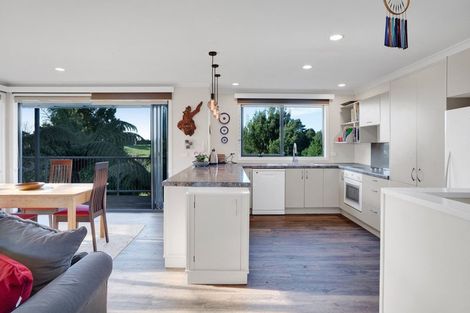 Photo of property in 127 Wairau Road, Oakura, 4314