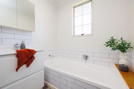 Photo of property in 8 Paradise Place, Milson, Palmerston North, 4414