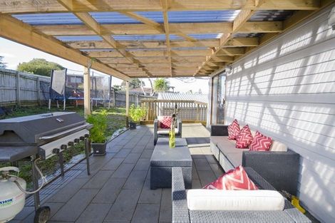 Photo of property in 19 Crompton Road, Massey, Auckland, 0614