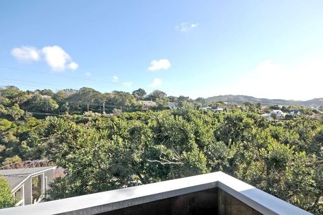 Photo of property in 126 Creswick Terrace, Northland, Wellington, 6012