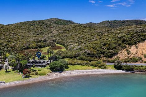 Photo of property in 950 Whangaruru Road North, Whangaruru, Russell, 0184