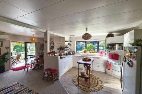 Photo of property in 15 Driving Creek Road, Coromandel, 3506