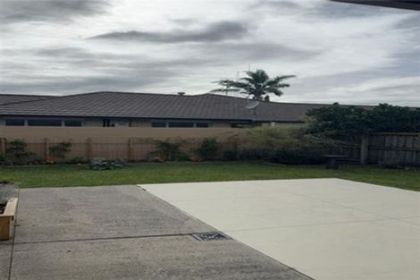 Photo of property in 32 Nielsen Gardens, Rototuna, Hamilton, 3210