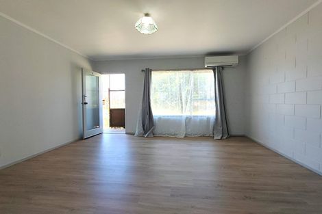 Photo of property in 2 Paton Avenue, Te Atatu South, Auckland, 0610