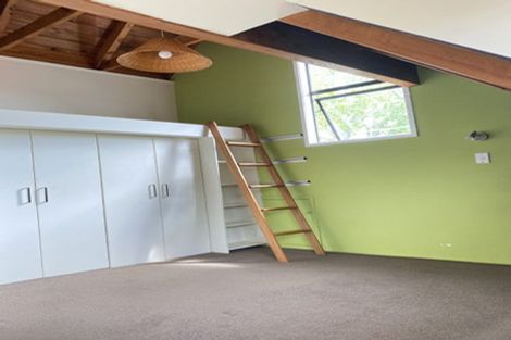 Photo of property in 1/61 Sylvia Road, Hillcrest, Auckland, 0627