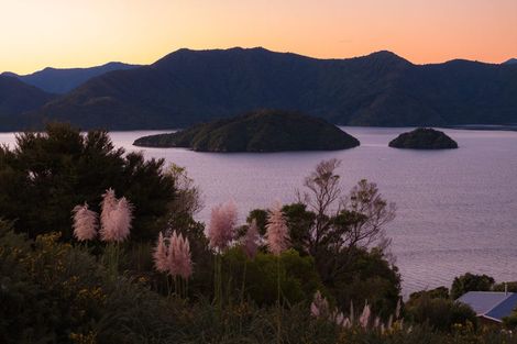 Photo of property in 318 Port Underwood Road, Whatamango Bay, Picton, 7281