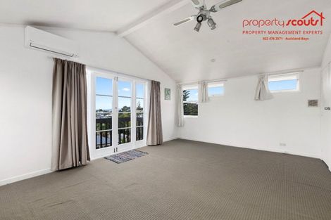 Photo of property in 537 Glenfield Road, Glenfield, Auckland, 0629