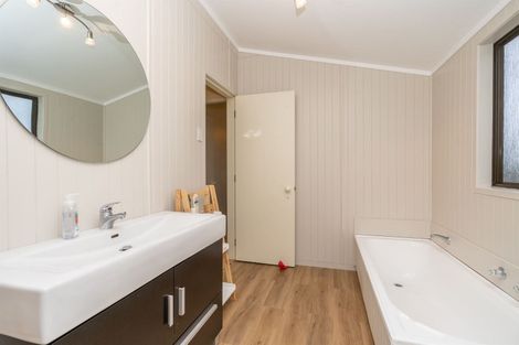 Photo of property in 35 Lachlan Drive, Dinsdale, Hamilton, 3204