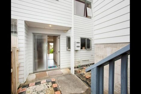 Photo of property in 30/3 Hulme Place, Henderson, Auckland, 0612