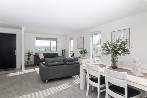 Photo of property in 27 Papa Orchard Drive, Kumeu, 0810