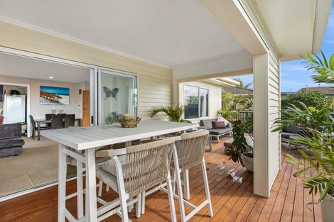 Photo of property in 2/1004 Papamoa Beach Road, Papamoa Beach, Papamoa, 3118