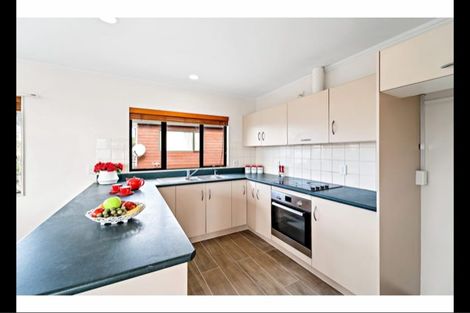 Photo of property in 2/5 Anne Road, Hillcrest, Auckland, 0627