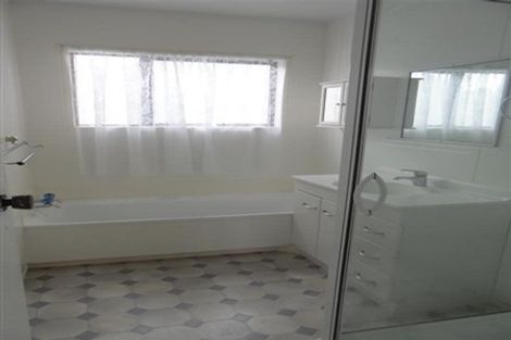 Photo of property in 28 Pahi Place, West Harbour, Auckland, 0618