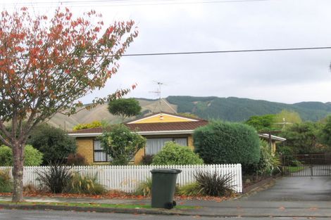 Photo of property in 42 Kohekohe Road, Waikanae, 5036