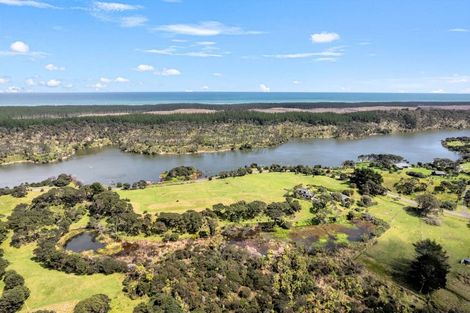 Photo of property in 487 Wilson Road, South Head, Helensville, 0874