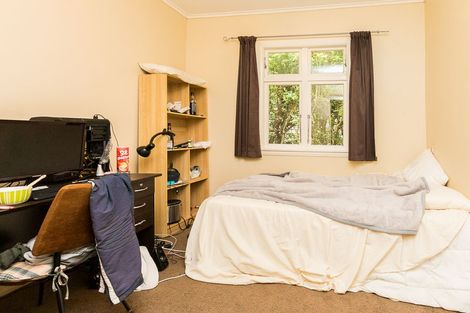 Photo of property in 46 Featherston Street, Takaro, Palmerston North, 4412