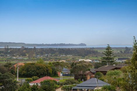 Photo of property in 16 Kaipara Crescent, Helensville, 0800