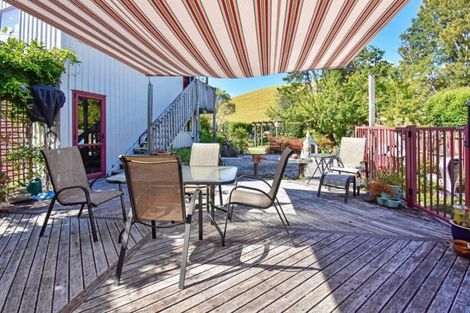 Photo of property in 24 Bertram Road, Kawakawa Bay, Papakura, 2585
