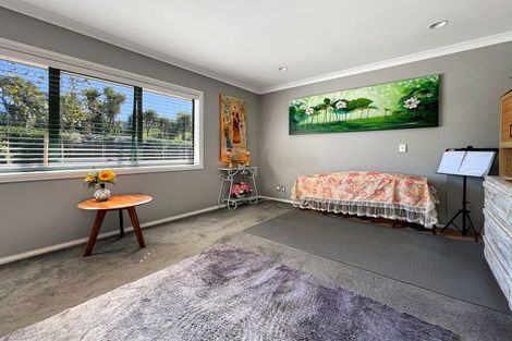 Photo of property in 15 Ina Ville Drive, Pukekohe, 2120