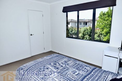 Photo of property in 54 Provence Esplanade, Te Atatu Peninsula, Auckland, 0610