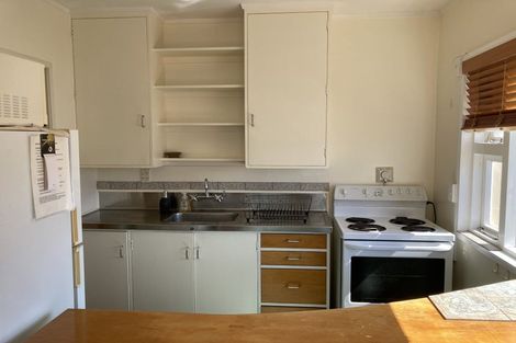 Photo of property in 2u8 Scarborough Terrace, Mount Victoria, Wellington, 6011