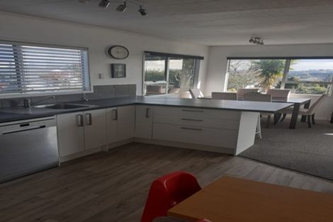 Photo of property in 9 Meadowood Drive, Unsworth Heights, Auckland, 0632