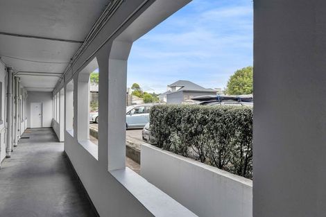 Photo of property in Devonport Apartments, 23/127 Saint Aubyn Street, New Plymouth, 4310