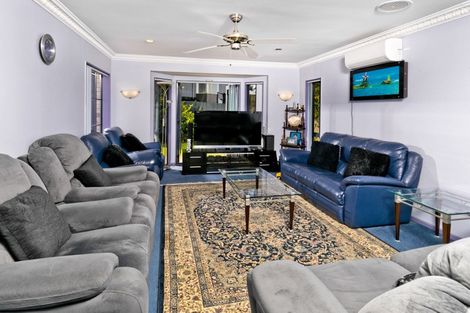 Photo of property in 5a Crompton Road, Massey, Auckland, 0614