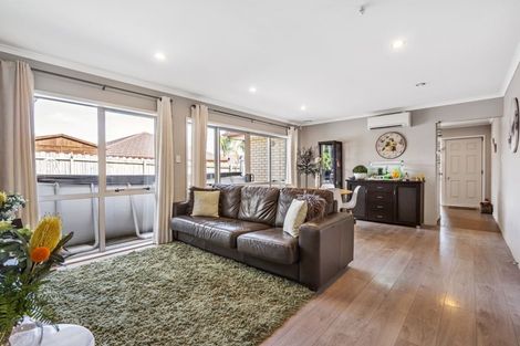 Photo of property in 25 Saltwood Street, Red Beach, 0932