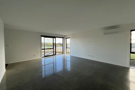 Photo of property in 6 Redfern Way, Pyes Pa, 3112