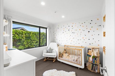 Photo of property in 31 Chestnut Close, Kelvin Grove, Palmerston North, 4414