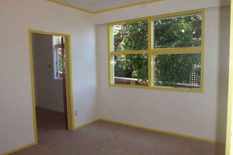 Photo of property in 2 Sugarloaf Road, Brooklyn, Wellington, 6021