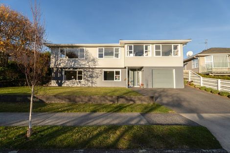 Photo of property in 2 Fitzwilliam Terrace, Tawa, Wellington, 5028