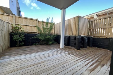 Photo of property in 31 Kuaha Road, Massey, Auckland, 0614
