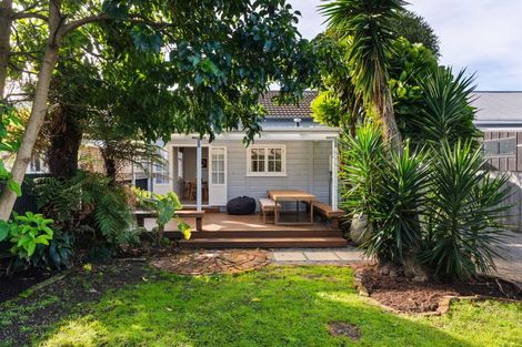Photo of property in 14 Root Street, Gisborne, 4010