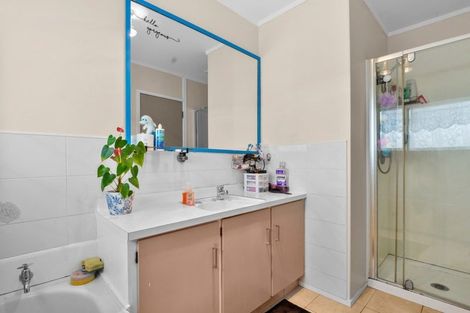 Photo of property in 2/99 Prince Regent Drive, Half Moon Bay, Auckland, 2012