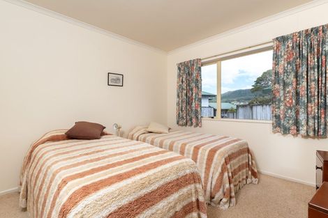 Photo of property in 1b Kereru Bend, Tawa, Wellington, 5028