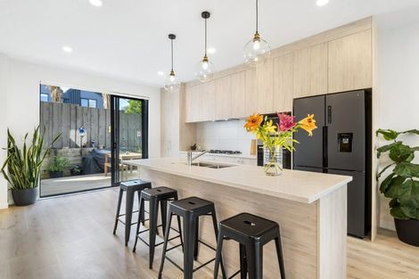 Photo of property in 4b Rosalind Road, Glenfield, Auckland, 0629