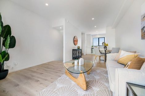 Photo of property in 11 Kayle Glen, West Harbour, Auckland, 0618