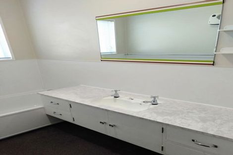 Photo of property in 5 Evelyn Place, Welbourn, New Plymouth, 4310